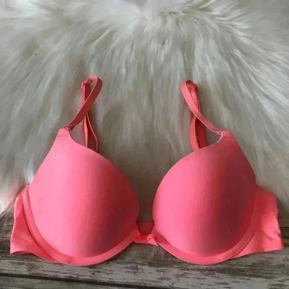 Victoria Secret Push Up Bra - Picture 1 of 7